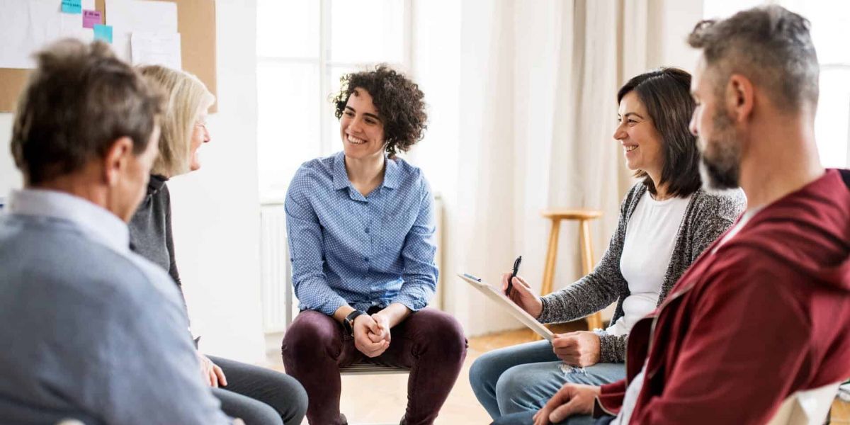 therapist leads group session during IOP near Nashville, TN