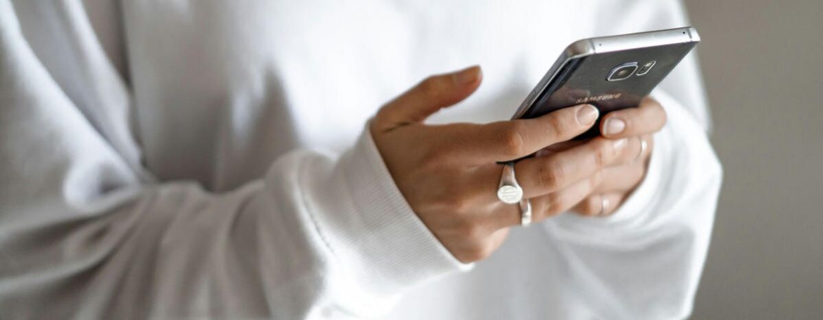 woman on her cell phone at an addiction rehab in tennessee