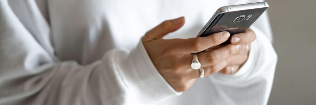 woman on her cell phone at an addiction rehab in tennessee