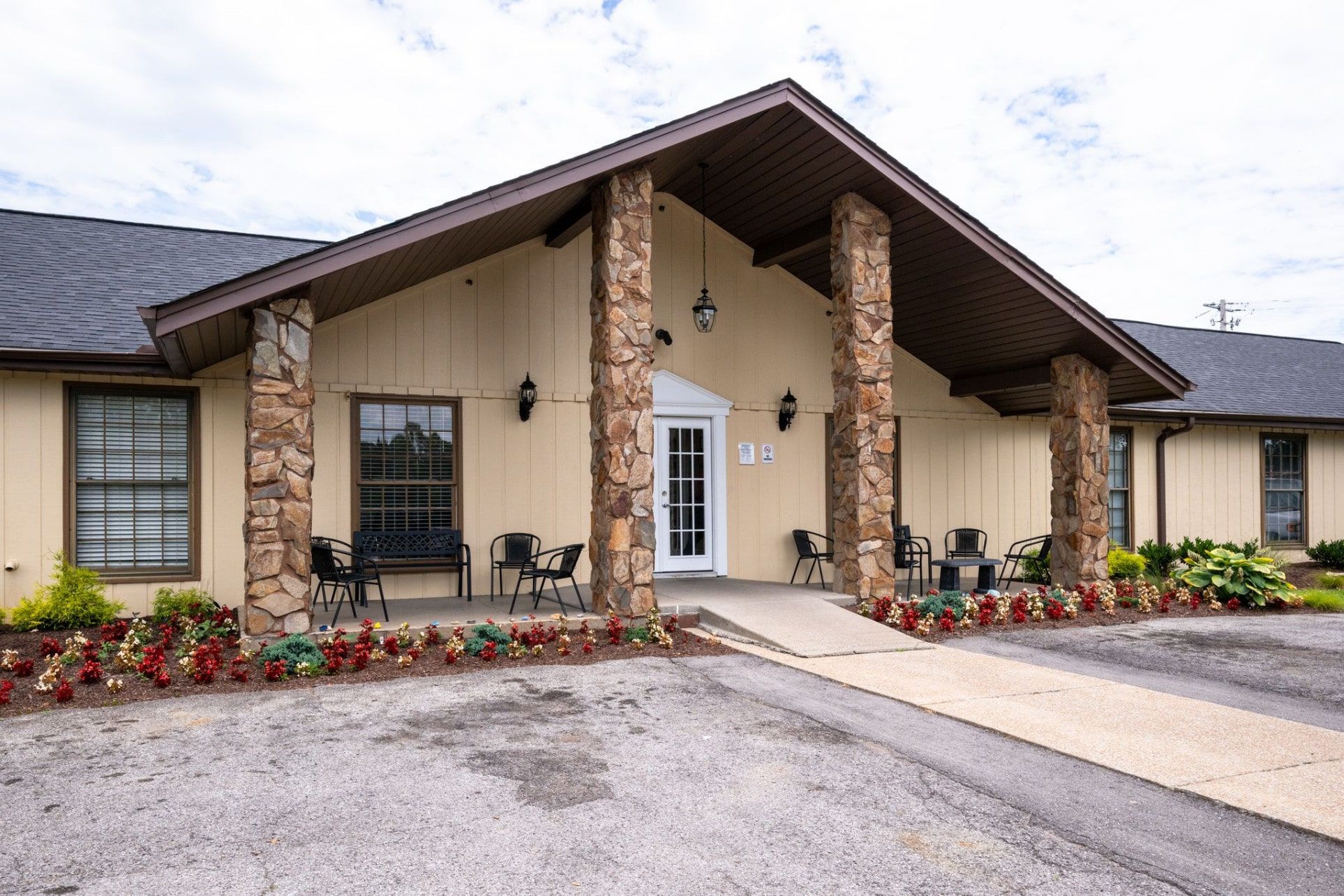 Main entrance outside the Burns, TN Freeman Recovery Center facility